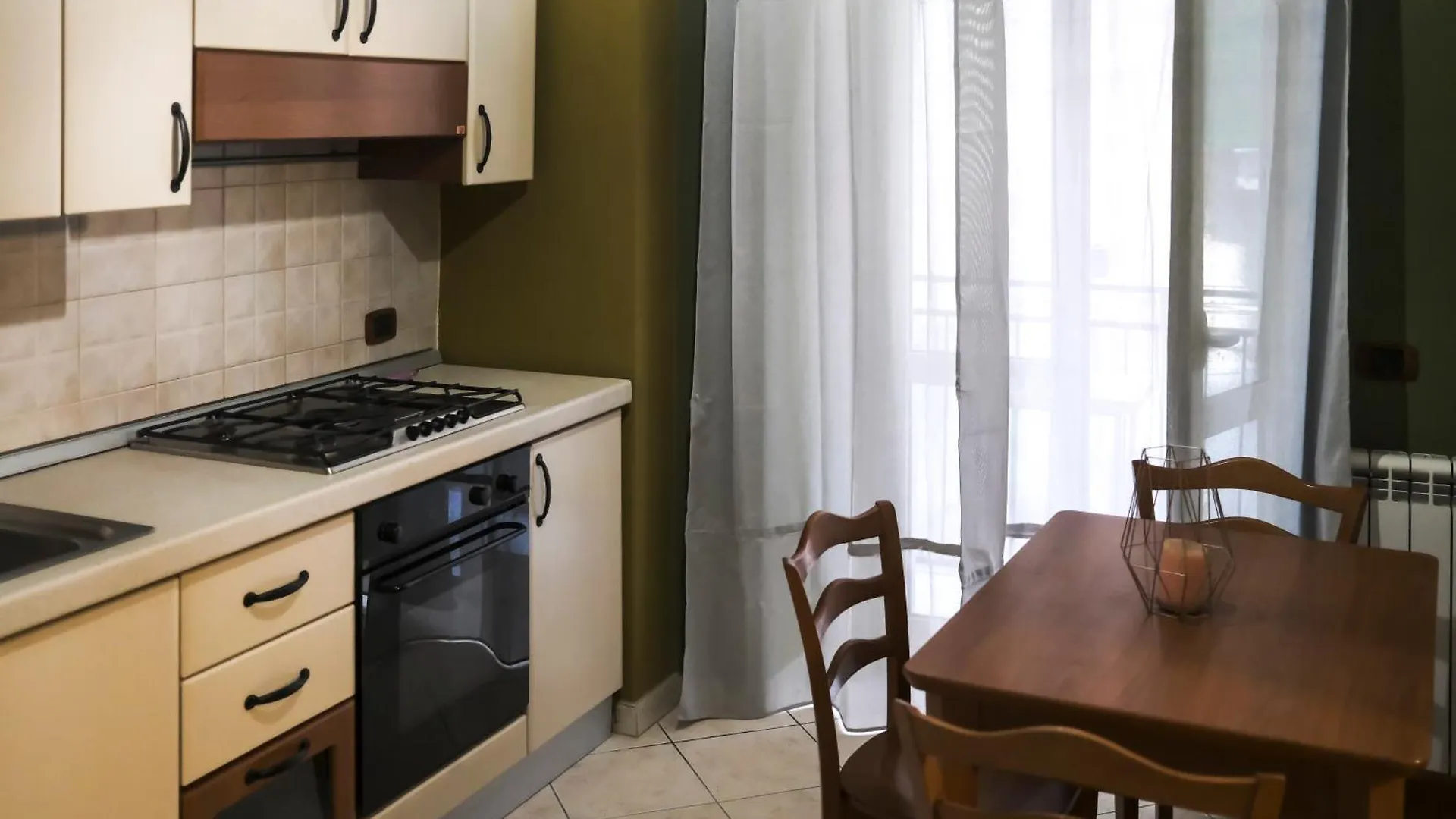 Napoli Serenity Home 0*, Naples